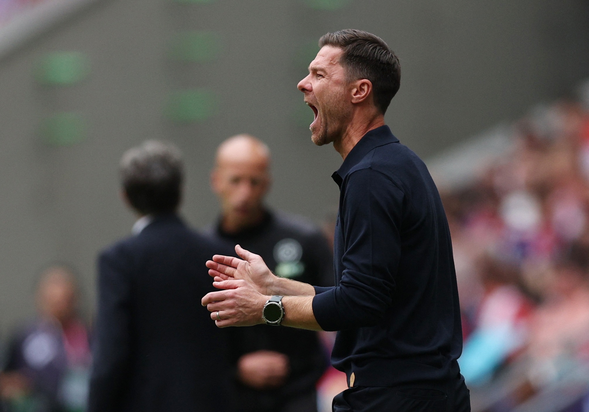 一攻一防压制魔王！崔永熙拉杆反篮躲开周琦大帽 防守端血帽周琦