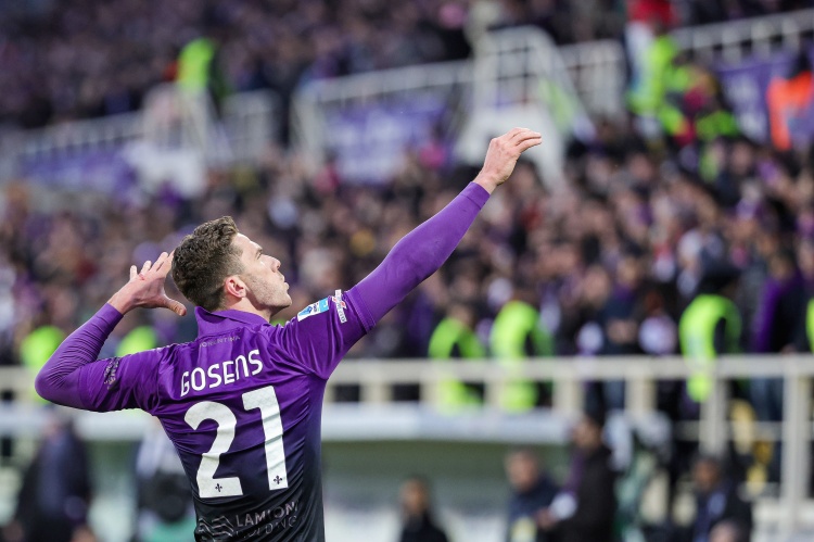 美媒：本赛季仅库里对阵马刺砍下过45+分 而且做到过两次